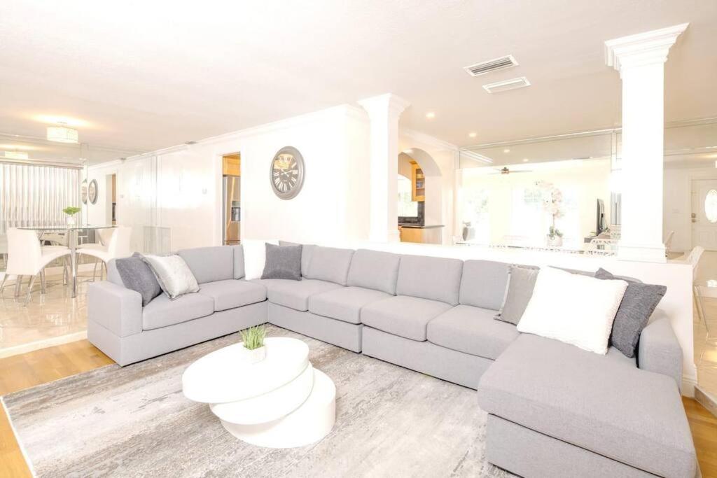 Stunning Lake-Front Villa With Pool & Spa Pembroke Pines Kültér fotó