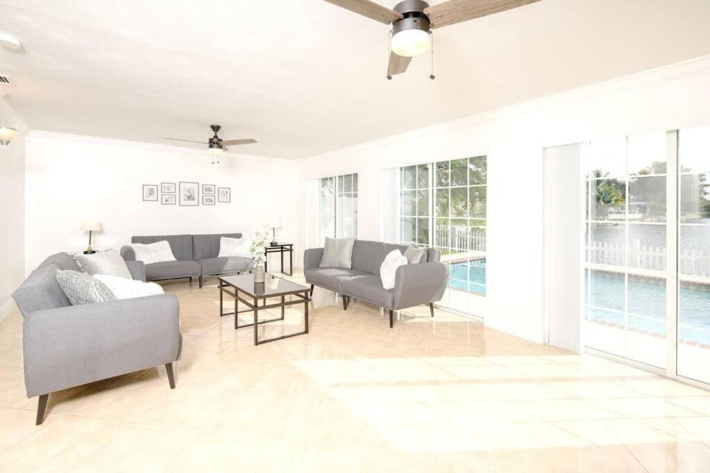 Stunning Lake-Front Villa With Pool & Spa Pembroke Pines Kültér fotó